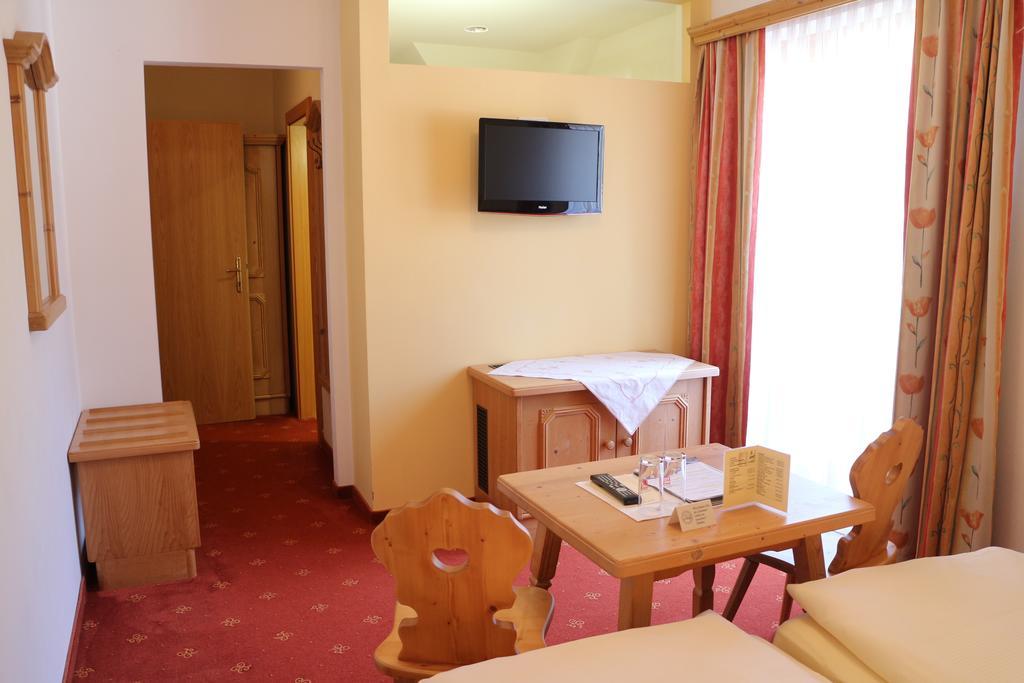 Hotel Domittner Kloch Bilik gambar